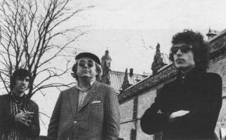 Richard Manuel, Albert Grossman e Bob Dylan em 1966