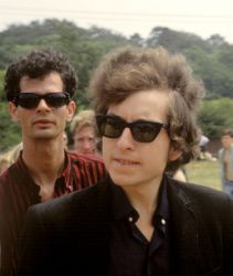 Al Kooper  (ao fundo) e Bob Dylan