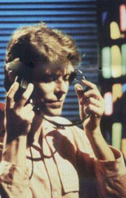  Bowie em cena no clip da canção D.J.