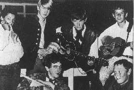 A Southside Jug Band. Da esquerda para a direita: Jeff Shaw, Mick Townshend, Rico Burt, Lee, Sparko e Chris