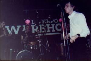 The Fall em um show no Warehouse, em Liverpool, em 03/12/82