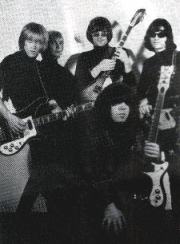 da esquerda para a direita: Shelley Ganz (guitarra e vocal), Sid Griffin (guitarra e vocal), Barry Shank (baixo), Matt Roberts (bateria) e Thom Hand (guitarra)