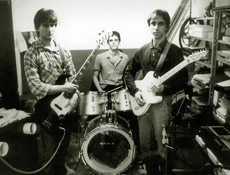 Angelo, Claudio (ao fundo) e Fabio em um ensaio no ano de 1985