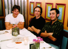 Angelo, Fabio e Claudio após um show 