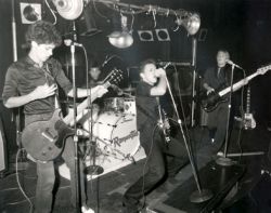 grupo em um show em 1977