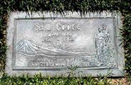 Foto da lápide do túmulo em Los Angeles, no Cemitério de Forest Lawn