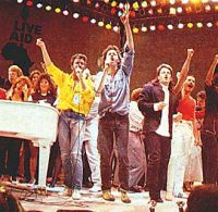 George Michael, Bob Geldof, Bono e Freddie Mercury cantam ao final do Live Aid