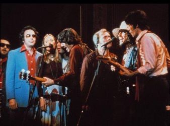 da esquerda para a direita: Dr. John, Neil Diamond, Joni Mitchell, Neil Young, Rick Danko, Van Morrison, Bob Dylan e Robbie Robertson.